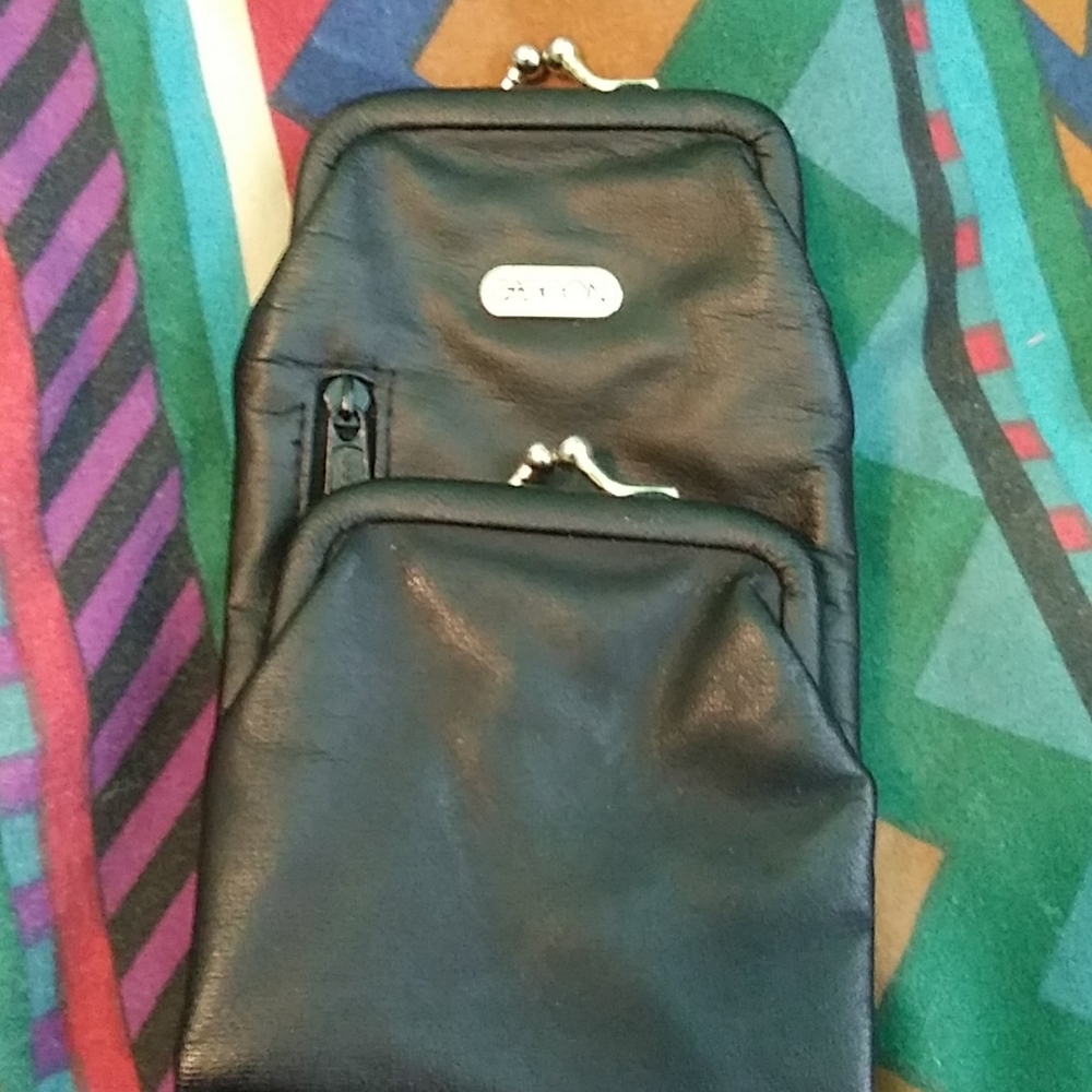 Sasson glasses holder with coin holder and zipper